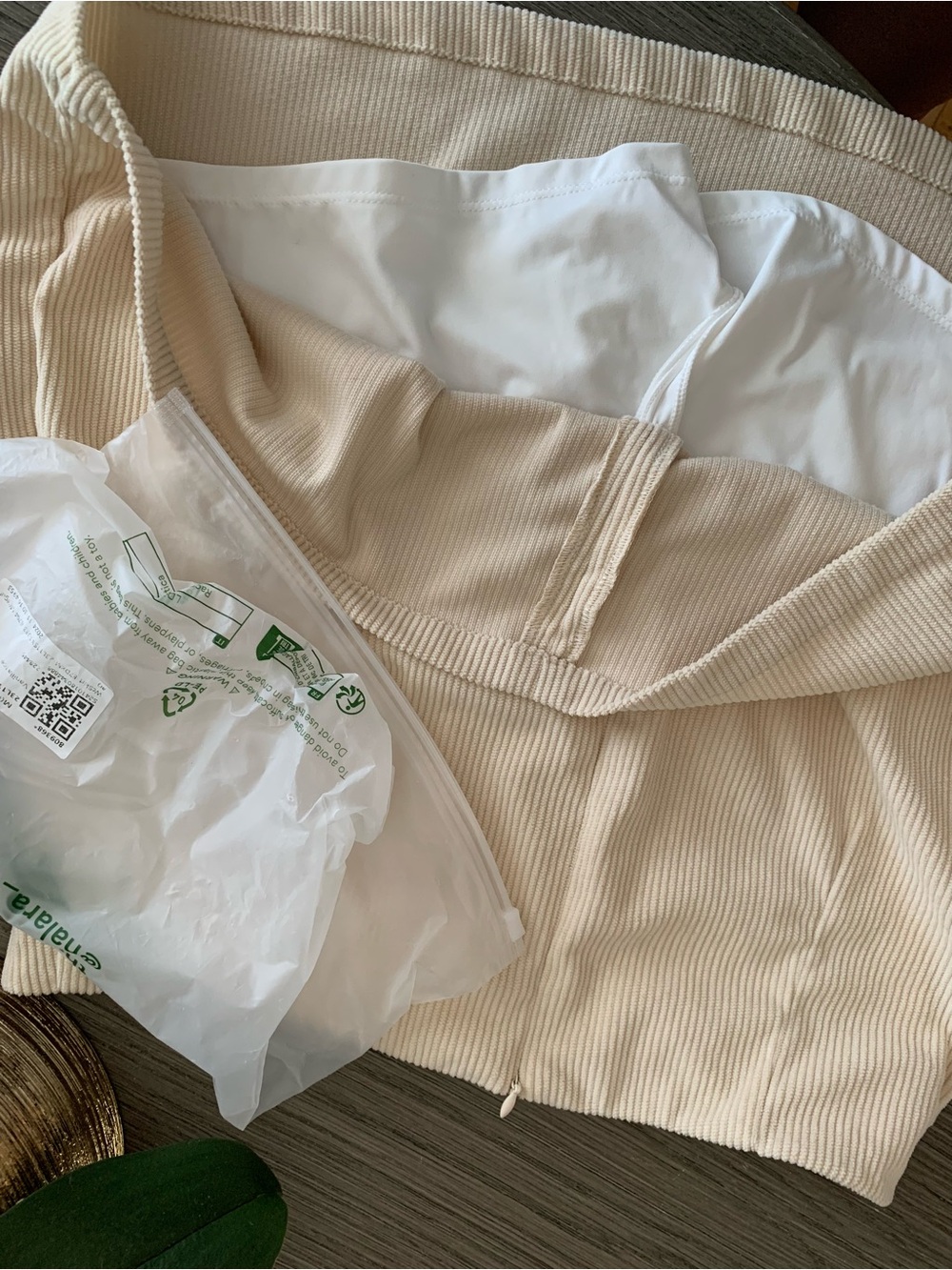 HALARA Cream Ribbed Mini Skirt - Picture 5 of 5